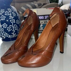 GIVENCHY 3.5” Heels | Color: Camel Leather | Vintage | Size: 38.5 | Peep-toe